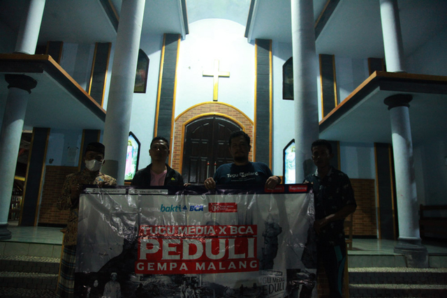 Foto: Penyaluran Donasi Gempa Malang oleh Tugu Media Peduli X Bakti BCA (1038199)