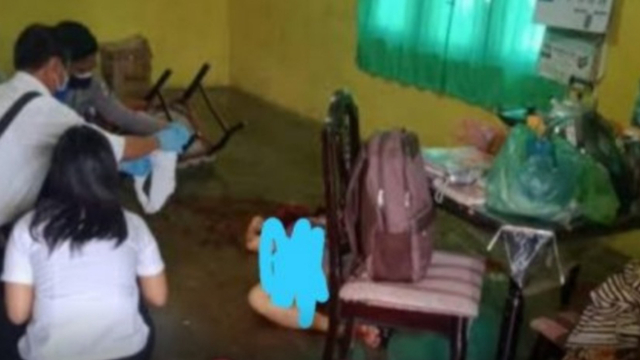  Polisi melakukan olah TKP pembunuhan Guru SD di Kecamatan Binatua Lobu, Kabupaten Toba, Sumatera Utara, Senin (24/5) Foto: Dok. Istimewa