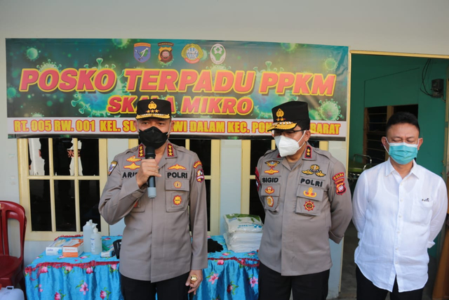 Kabaharkam Polri Irjen Arief Sulistyanto saat meninjau PPKM Mikro di Kalbar.  Foto: Dok. Istimewa