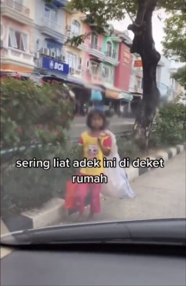 Gadis Kecil Pemulung Cuma Mau Air Minum Saat Diajak ke Minimarket, Kisahnya Haru (108917)