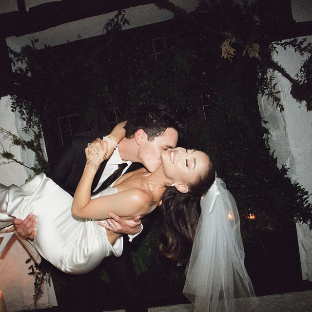 Potret Pernikahan Ariana Grande & Dalton Gomez Foto: Instagram @arianagrande