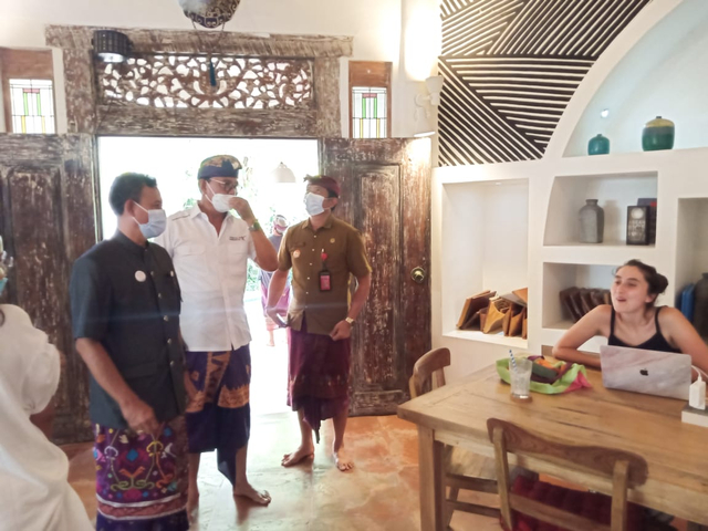 Kadis Pariwisata Bali saat mengunjungi Dojo Bali Coworking, Canggu, Kuta Utara, Kamis (27/5) - IST