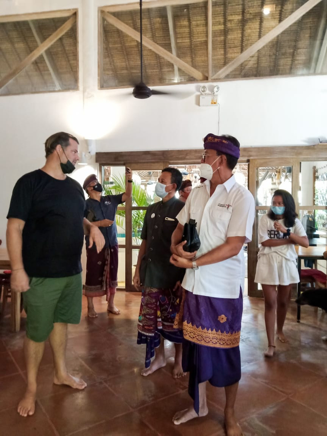 Kadis Pariwisata Bali bersama pemilik Dojo Bali Coworking, Canggu, Kuta Utara Michael Craig - IST