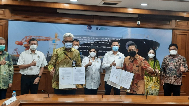 Penandatanganan kerja sama antara BPKS dengan PT Krakatau Bandar Samudera. Foto. Dok. Humas BPKS