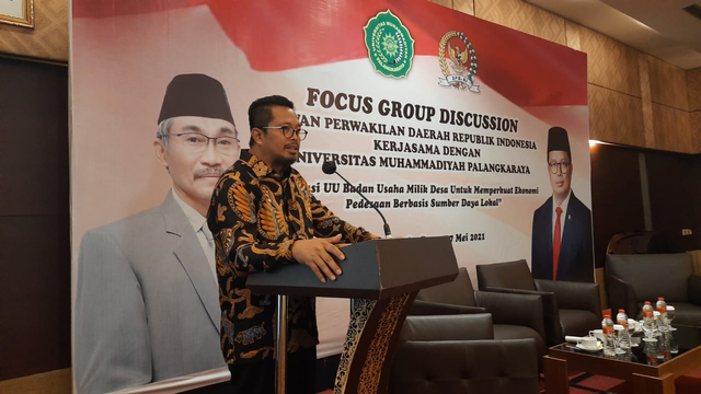 Focus Group Discussion (FGD) DPD RI dan Universitas Muhammadiyah Palangka Raya dengan tema ‘Urgensi UU Badan Usaha Milik Desa untuk Memperkuat Ekonomi Pedesaan Berbasis Sumber Daya Lokal’ di Palangka Raya, Kalimantan Tengah, Kamis (27/5). Foto: Dok.DPD RI