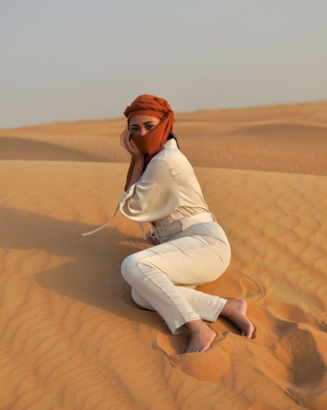 Potret Liburan Rachel Vennya di Dubai, Menikmati Burj Al-Arab hingga Gurun Pasir (222155)
