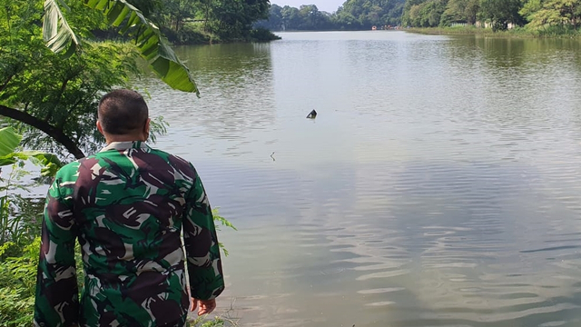 Helikopter jatuh di Danau Buperta Cimanggis Depok. Foto: Dok. Istimewa