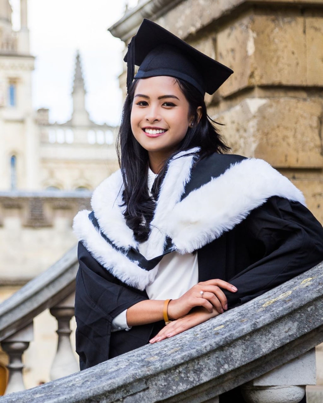 Maudy Ayunda saat lulus dari Oxford University beberapa tahun lalu. Foto: Instagram @maudyayunda