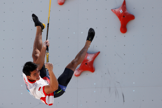 Atlet panjat tebing Indonesia Kiromal Katibin usai memecahkan rekor dalam kejuaraan Piala Dunia Panjat Tebing 2021, di Salt Lake City, Utah, Amerika Serikat, Jumat (28/5). Foto: Jeffrey Swinger-USA TODAY Sports/REUTERS