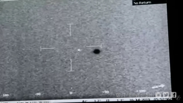 UFO bola hitam terekam kamera terbang dan jatuh ke laut. Foto:  Jeremy Corbell/YouTube