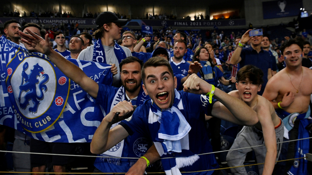 Euforia suporter Chelsea usai menjuarai Liga Champions. Foto: Reuters