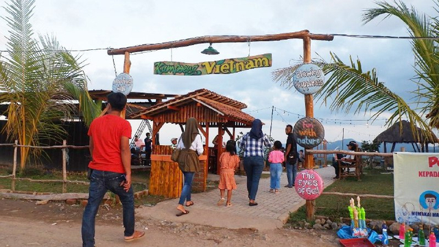 Pintu masuk Kampoeng Vietnam. | Foto : Bella Sardio/ Lampung Geh