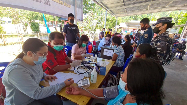 Pengobatan gratis yang digelar oleh Lantamal VIII Manado dan Dinas Kesehatan Kabupaten Minahasa Utara untuk masyarakat di Desa Talise, Kecamatan Likupang Barat