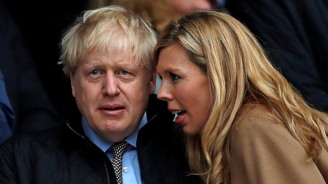 Perdana Menteri Inggris Boris Johnson dan Carrie Symonds. Foto: ADRIAN DENNIS / AFP