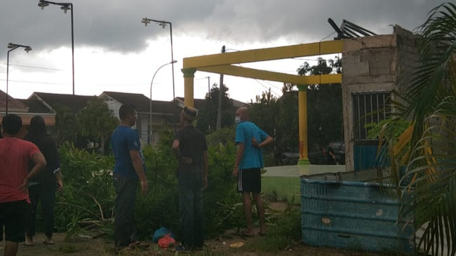 Foto: Potret Rumah Warga di Batam yang Rusak Dihantam Puting Beliung (73983)
