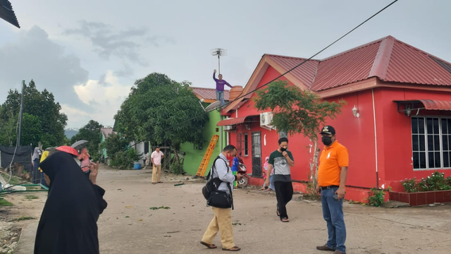 Foto: Potret Rumah Warga di Batam yang Rusak Dihantam Puting Beliung (73985)