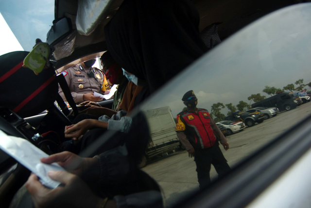 Foto: Penyekatan Mudik Upaya Menekan Penyebaran Virus Corona (185323)
