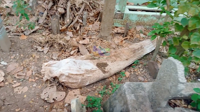 Sesosok jasad yang masih utuh yang ditemukan di tempat pemakaman umum Andongsari, Kelurahan Ledok Kulon, Bojonegoro Kota. Minggu (30/05/2021). (foto: istimewa)