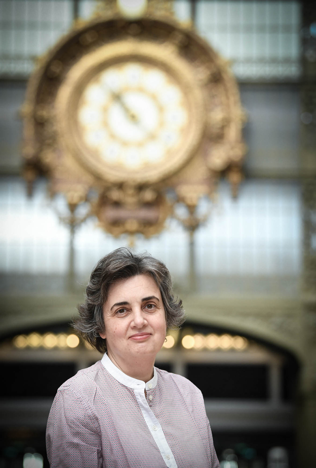 Direktur museum nasional Orsay Laurence Des Cars berpose di museum pada 24 Maret 2021 di Paris. Foto: ALAIN JOCARD/AFP