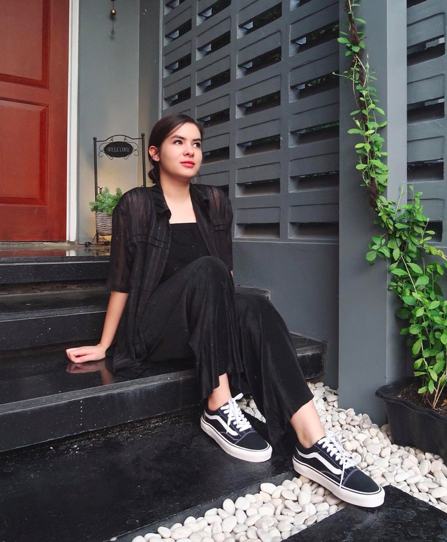 Membandingkan Gaya Steffi Zamora dan Rachel Vennya (10085)