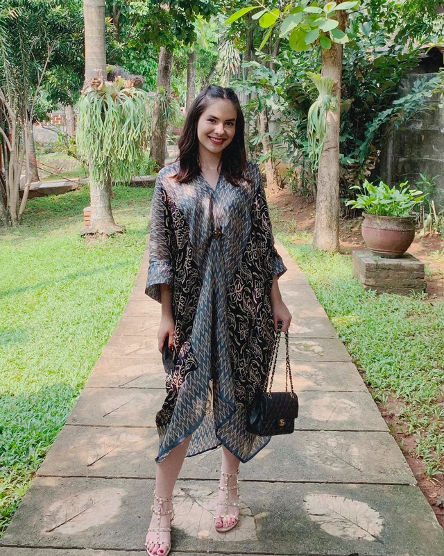 Membandingkan Gaya Steffi Zamora dan Rachel Vennya (10087)