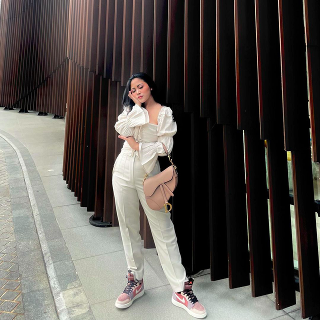 Membandingkan Gaya Steffi Zamora dan Rachel Vennya (10090)
