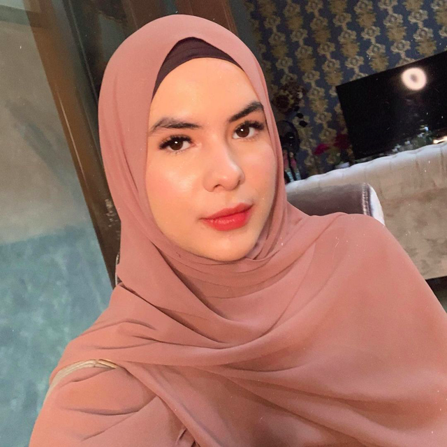 Membandingkan Gaya Steffi Zamora dan Rachel Vennya (10091)