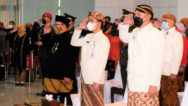 Wali Kota Solo Gibran Rakabuming mengikuti upacara Hari Lahir Pancasila yang digelar secara virtual