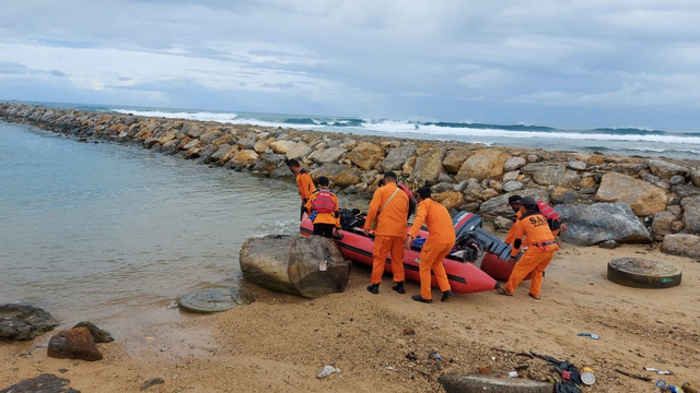 Tiga Remaja Terseret Ombak di Pantai Jilbab Aceh Barat Daya, 2 Masih Hilang (60585)
