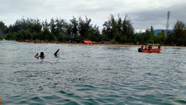 Tiga Remaja Terseret Ombak di Pantai Jilbab Aceh Barat Daya, 2 Masih Hilang (60586)
