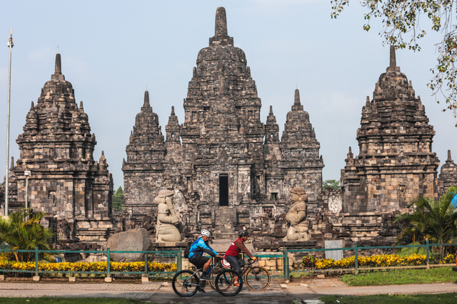 Candi sebagai salah satu tempat wisata di Jogja. Sumber: Kementerian BUMN