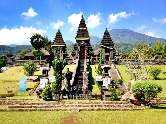 Hidden Gem tempat wisata di Bogor yakni Pura Parahyangan Agung Jagatkartta. Foto: Rizky Pratama Adhi/flickr