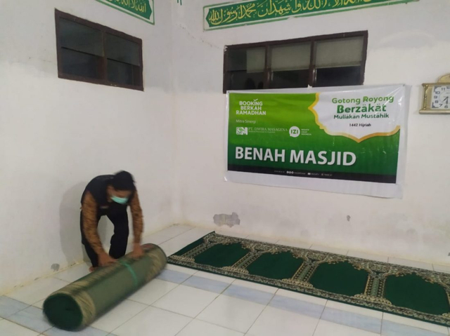 IZI Sulsel - PT Dwira Masagena Gotong Royong Benah Masjid di Kampung Mualaf