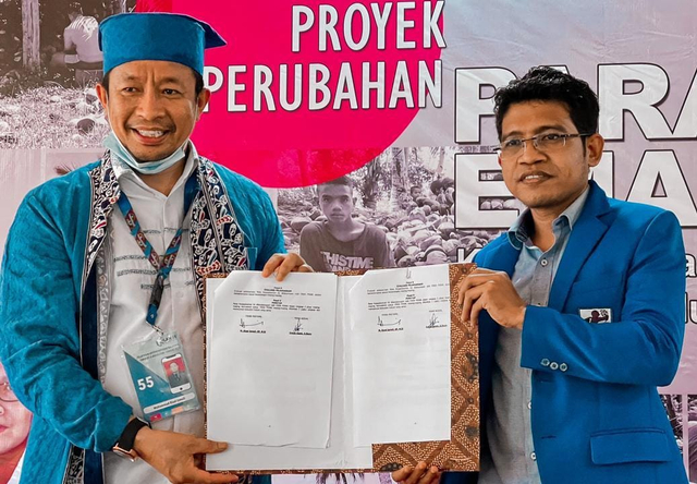 Kepala Dinas Pertanian Provinsi Maluku Utara (Malut), Muhammad Rizal Ismail, bersama Ketua KNPI Maluku Utara Irman Saleh. Foto: Istimewa