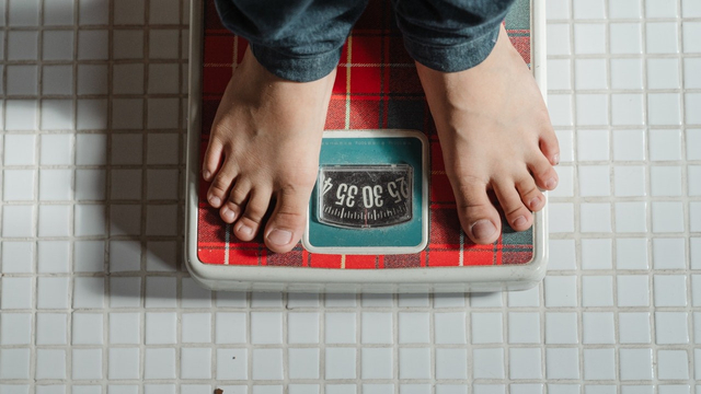 Ilustrasi cara menghitung berat badan ideal. (Dok. Pexels/Ketut Subiyanto)