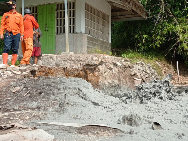 Lokasi semburan lumpur di Desa Cipanas, Kabupaten Cirebon. (Ciremaitoday)