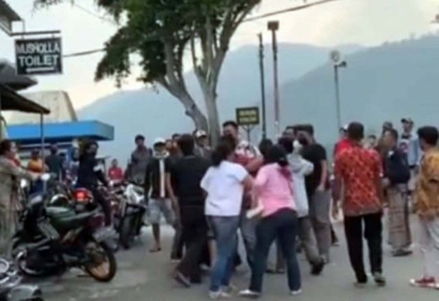 Beredar Video Adu Jotos di Telaga Sarangan Magetan, 4 Orang Terluka