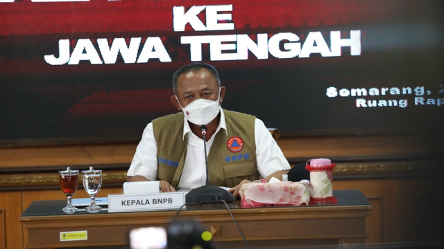 Kepala BNPB Letjen TNI Ganip Warsito dalam Rapat Koordinasi Penanganan COVID-19 bersama Pemerintah Provinsi Jawa Tengah di Semarang, Jawa Tengah, Rabu (2/6). Foto: BNPB
