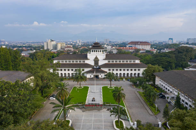 Suku Sunda yang berada di Kota Bandung Foto: iStock