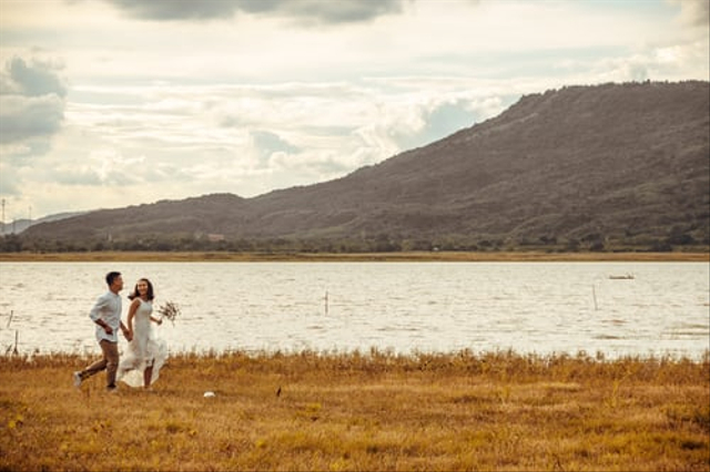 Biar Tak Kuras Bujet Pernikahan, Ini 9 Cara Memangkas Biaya Foto Prewedding (23362)