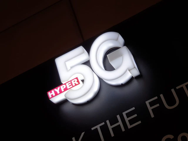 Logo jaringan Hyper 5G dari Telkomsel. Foto: Aulia Rahman/kumparan