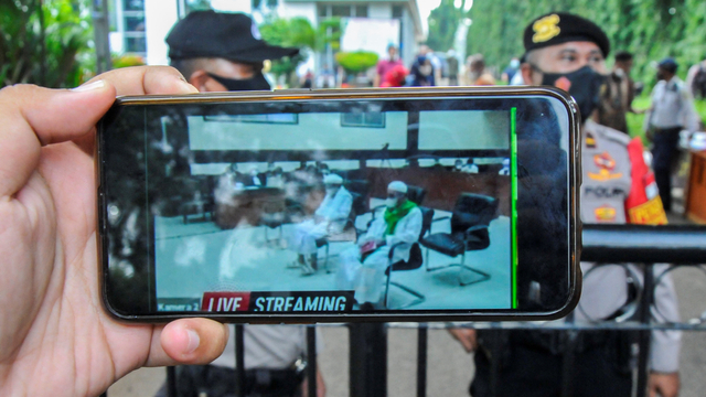 Fakta-fakta Sidang Vonis Habib Rizieq: Dihukum 4 Tahun Bui hingga Massa Bentrok (1189111)
