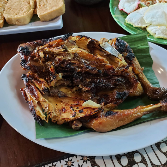 Ayam Bakar Pak Atok sejak 1987, cabang CBD Bintaro. Foto: Azalia Amadea/Kumparan