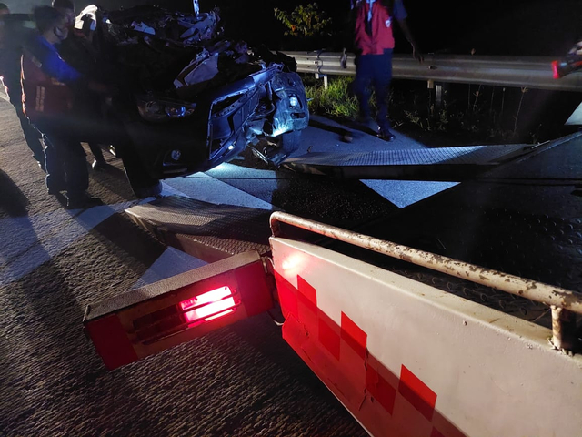 Wakapolres Lampung Utara Kecelakaan di Tol Trans Sumatera, Mobilnya Rusak Parah (2)