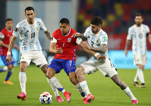Pertandingan Kualifikasi Piala Dunia zona Amerika Selatan antara Argentina vs Chili di Estadio Unico, Santiago del Estero, Argentina Kamis (3/6). Foto: Juan Mabromata/Reuters