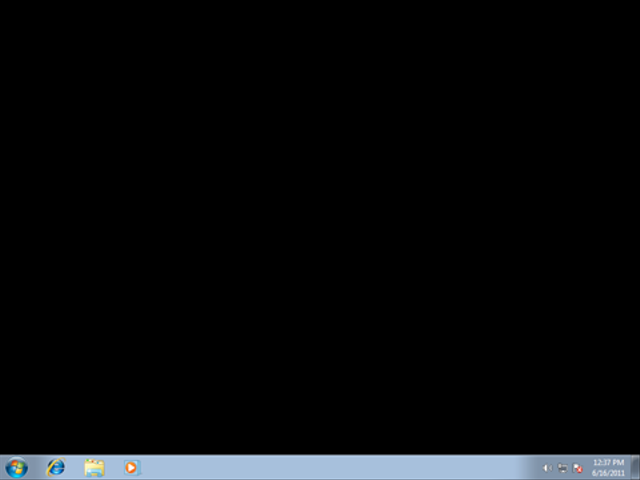Tampilan Windows 7 Not Genuine layar hitam (Foto: Microsoft).