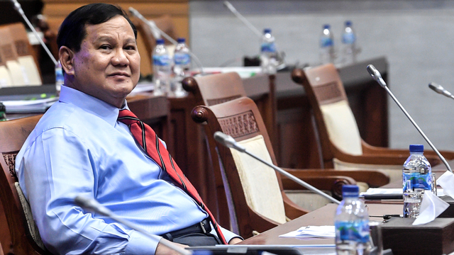 Menhan Prabowo Subianto bersiap mengikuti rapat kerja dengan Komisi I DPR di Kompleks Parlemen, Senayan, Jakarta, Rabu (2/6/2021). Foto: Muhammad Adimaja/ANTARA FOTO