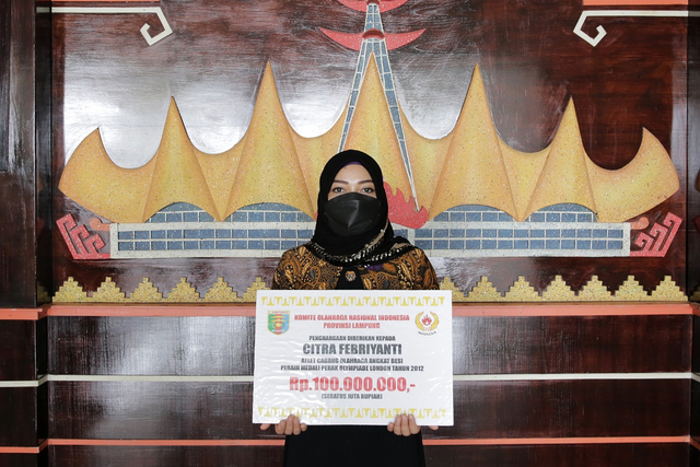 Gubernur Lampung Beri Hadiah Atlet Peraih Medali Perak Olimpiade London 2012 (1)