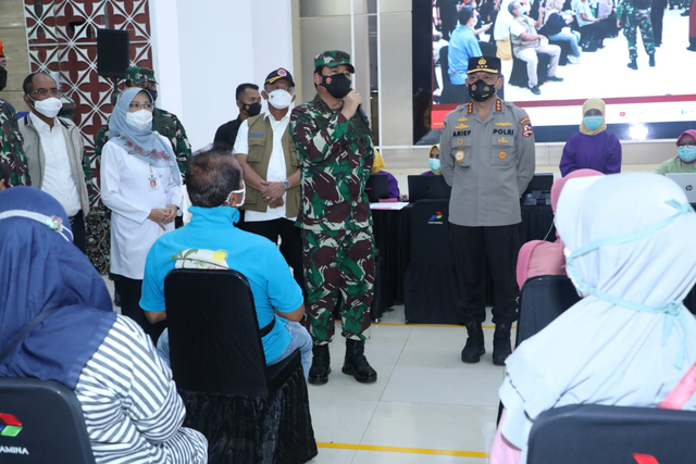Panglima TNI Cek Vaksinasi Lansia di Cilacap: Tetap Pakai Masker (128396)