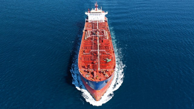 Greenpeace Norwegia Blokir Kapal Tanker Minyak Rusia (98587)